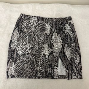 snake skin mini skirt size medium